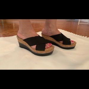 Donal J Pliner  black wedges
